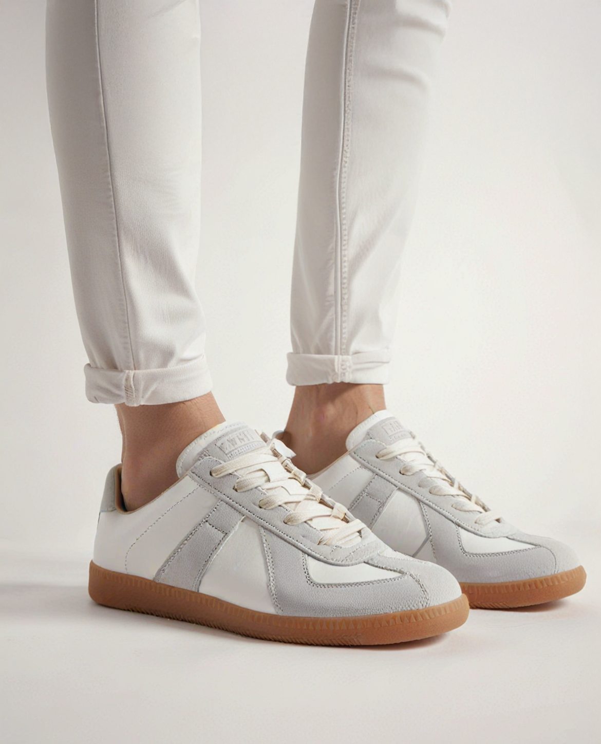 Elegant Refined Low-Top Sneakers