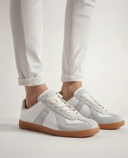 Elegant Refined Low-Top Sneakers
